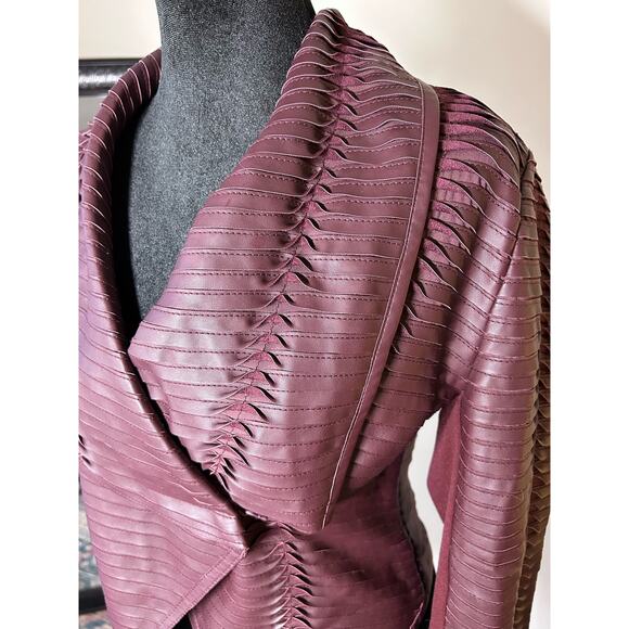 C. Luce Women's Textured Faux Leather Jacket Size S Dark Red Burgundy Pleats - Picture 4 of 9